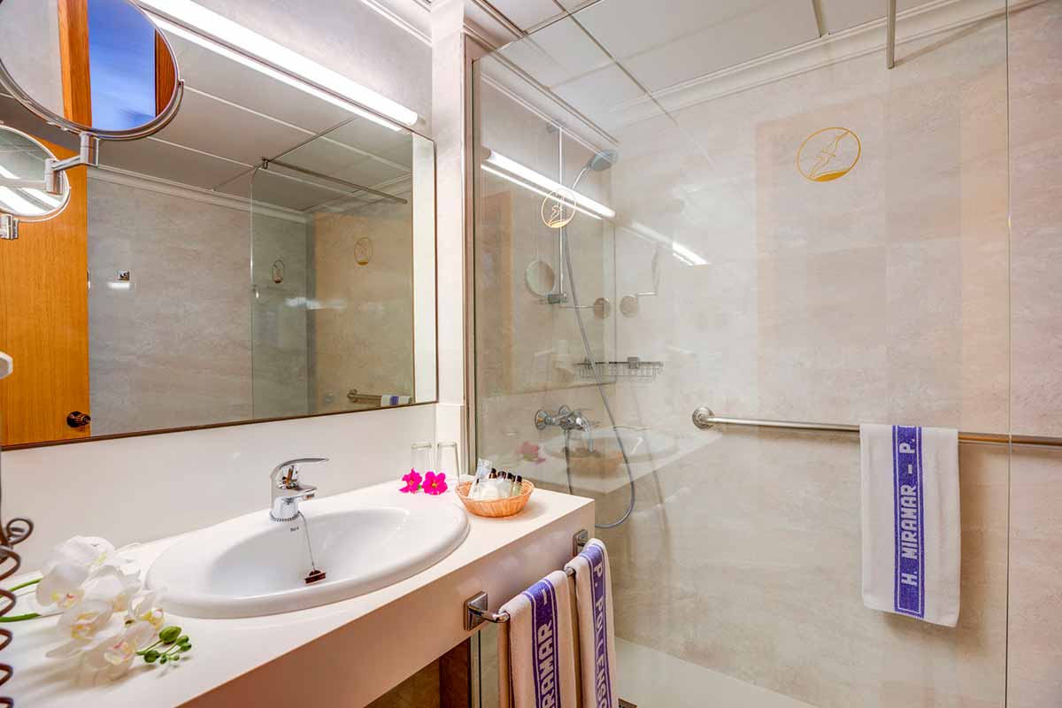 aseo apartamentos maricel 2 miramar mallorca collection aseo apartamentos maricel 2 miramar mallorca collection